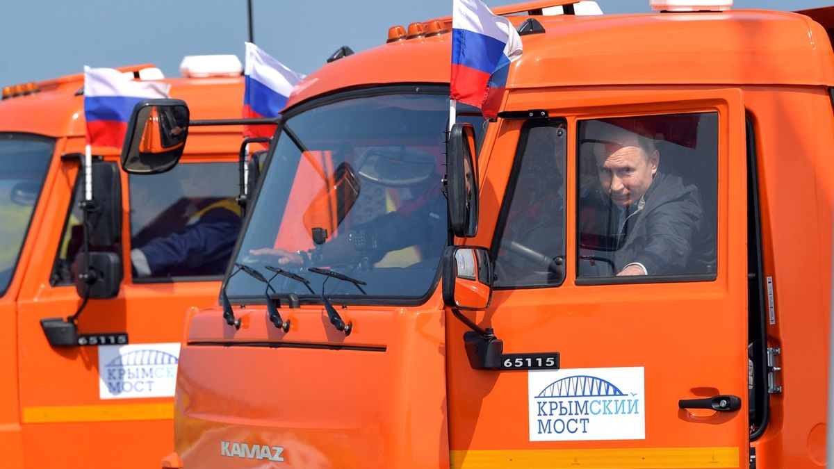 Rusko posiluje ochranu Krymského mostu: Jen ať si něco zkusí